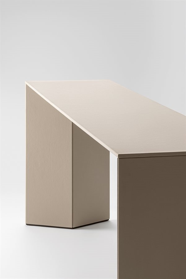 GallottiRadice_Dolm Console_det02_150RGB
